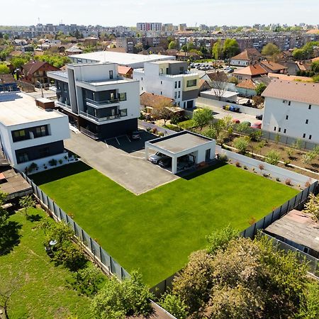 M City Aparthotel Arad Buitenkant foto