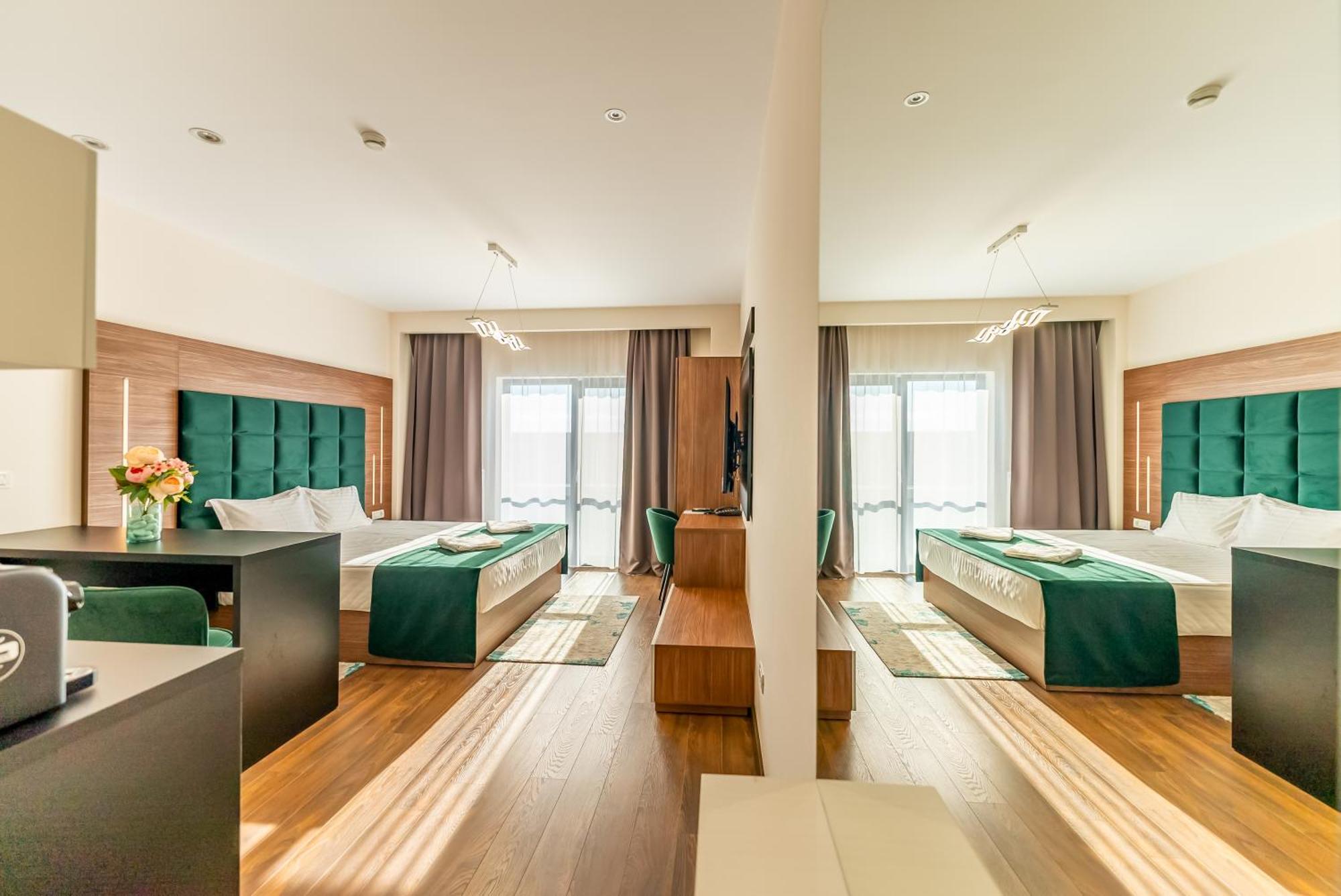 M City Aparthotel Arad Buitenkant foto